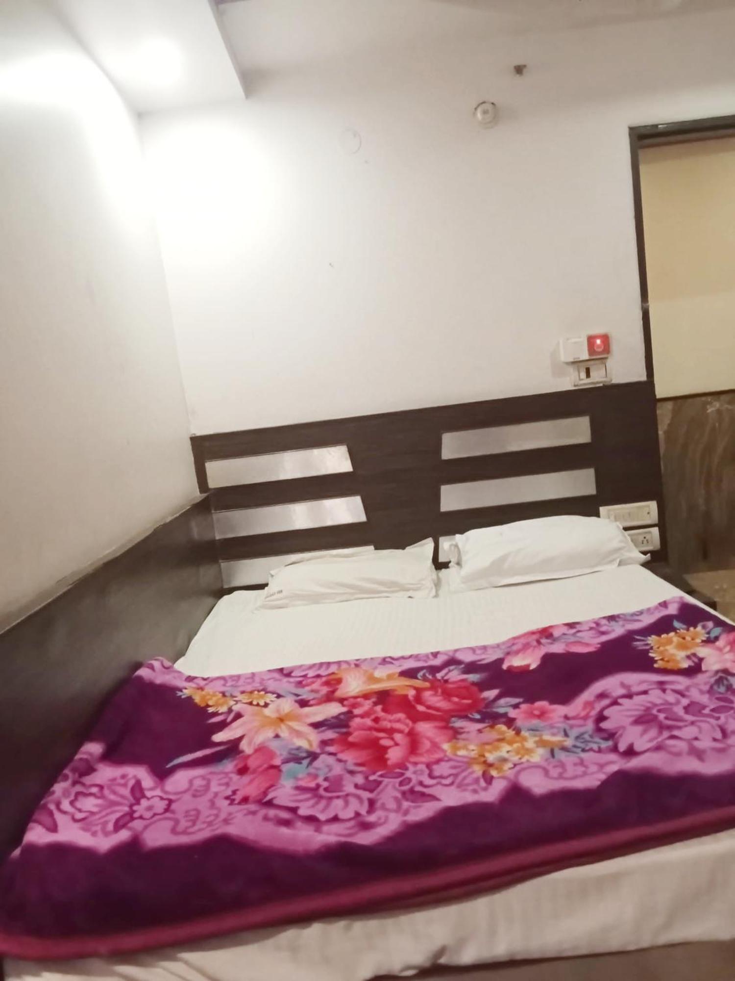 Hotel Odeon Continental Új-Delhi Kültér fotó